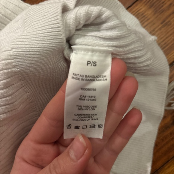 Garage top with V neck line - Picture 2 of 4